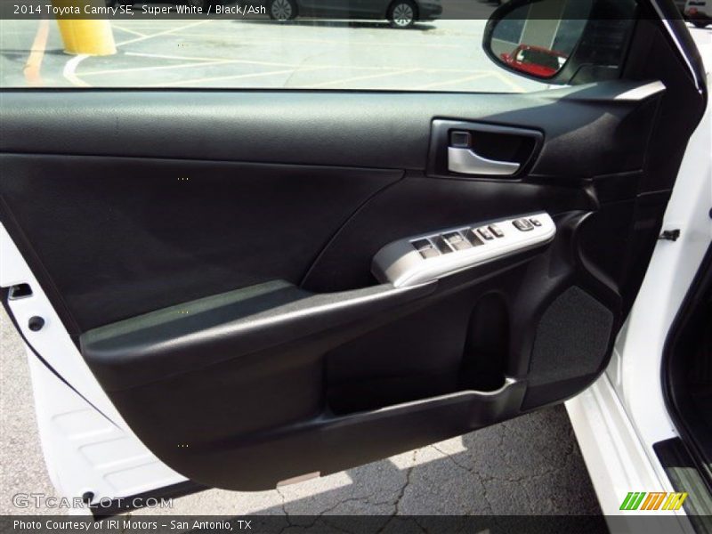 Super White / Black/Ash 2014 Toyota Camry SE