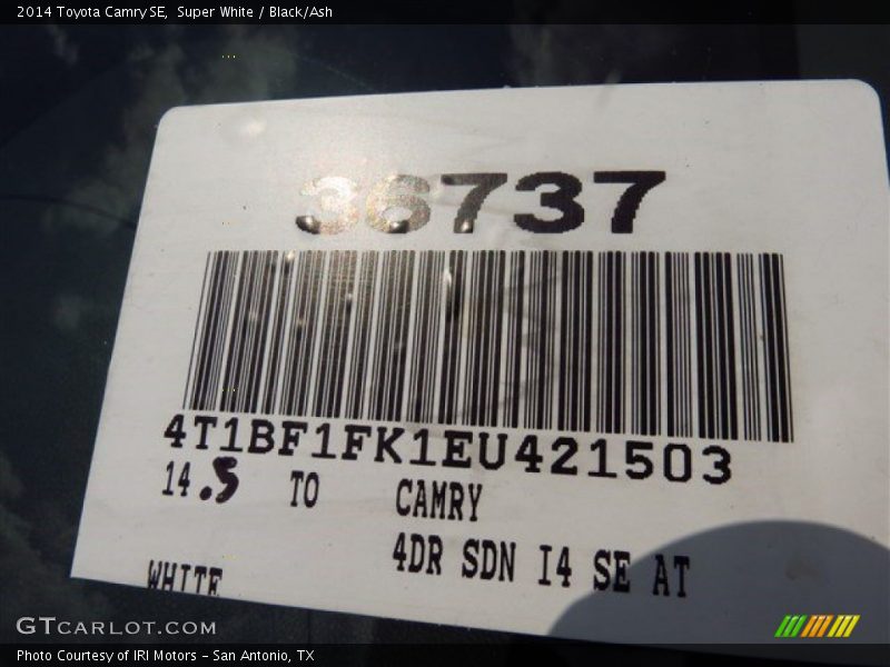 Super White / Black/Ash 2014 Toyota Camry SE