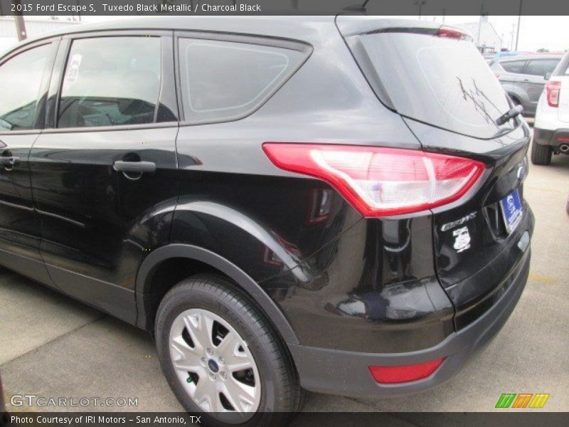 Tuxedo Black Metallic / Charcoal Black 2015 Ford Escape S