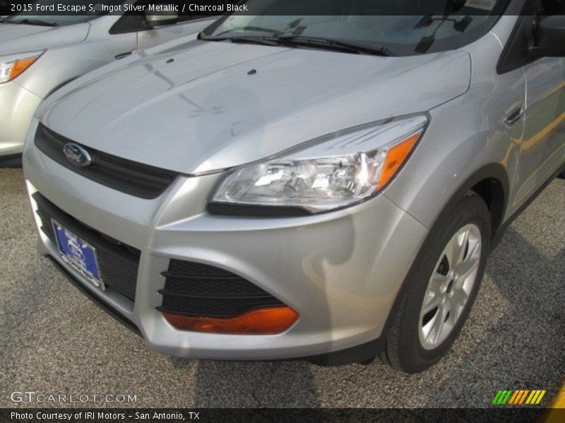 Ingot Silver Metallic / Charcoal Black 2015 Ford Escape S