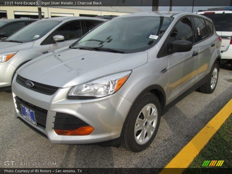 Ingot Silver Metallic / Charcoal Black 2015 Ford Escape S
