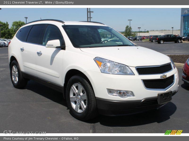 Front 3/4 View of 2011 Traverse LT