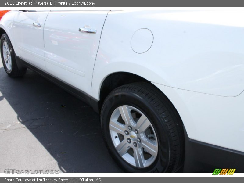 White / Ebony/Ebony 2011 Chevrolet Traverse LT