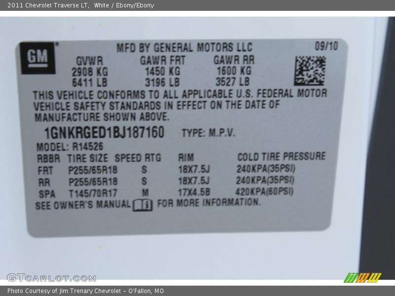 White / Ebony/Ebony 2011 Chevrolet Traverse LT