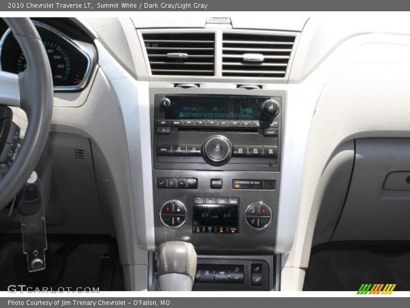 Summit White / Dark Gray/Light Gray 2010 Chevrolet Traverse LT