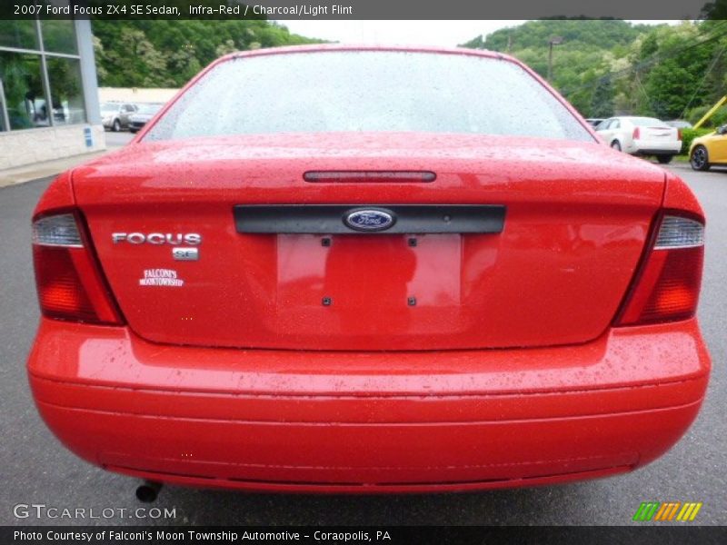 Infra-Red / Charcoal/Light Flint 2007 Ford Focus ZX4 SE Sedan