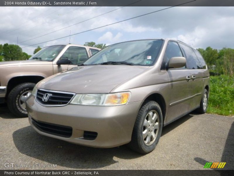 Front 3/4 View of 2004 Odyssey EX-L
