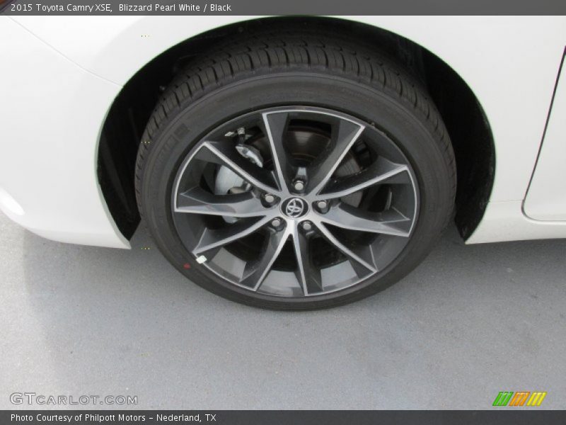 Blizzard Pearl White / Black 2015 Toyota Camry XSE
