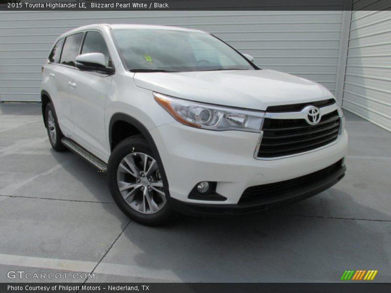 Front 3/4 View of 2015 Highlander LE
