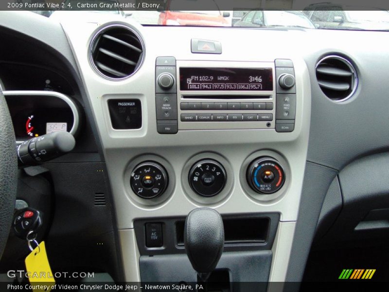 Carbon Gray Metallic / Ebony 2009 Pontiac Vibe 2.4