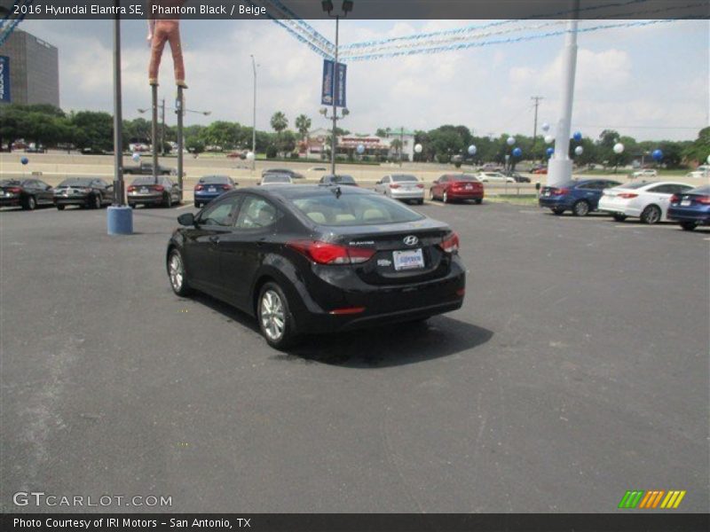 Phantom Black / Beige 2016 Hyundai Elantra SE