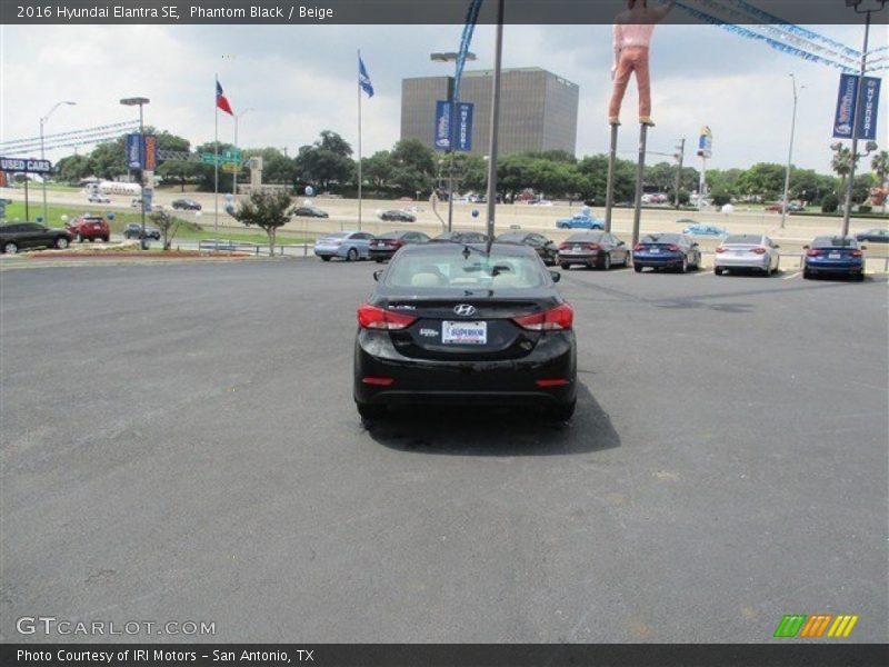 Phantom Black / Beige 2016 Hyundai Elantra SE