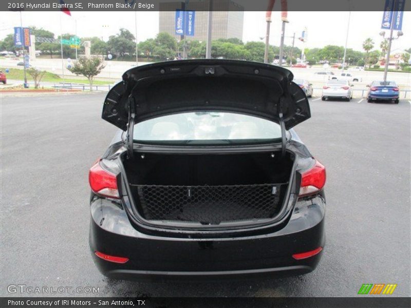 Phantom Black / Beige 2016 Hyundai Elantra SE