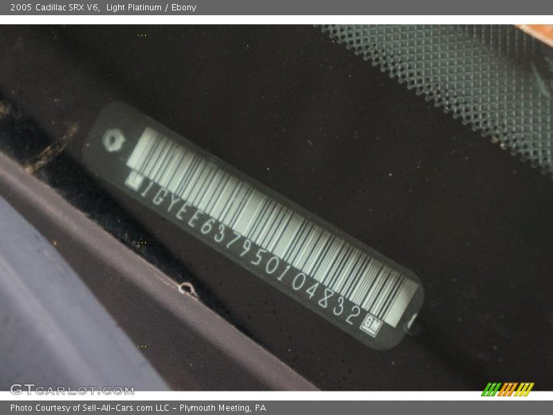 Light Platinum / Ebony 2005 Cadillac SRX V6
