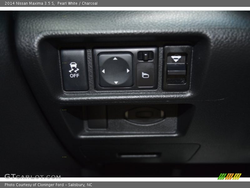 Pearl White / Charcoal 2014 Nissan Maxima 3.5 S