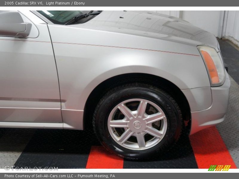 Light Platinum / Ebony 2005 Cadillac SRX V6