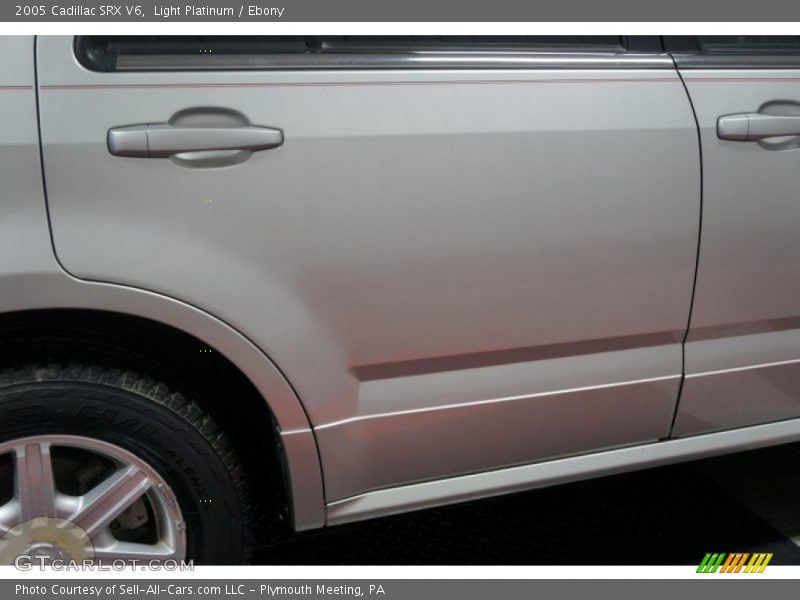 Light Platinum / Ebony 2005 Cadillac SRX V6