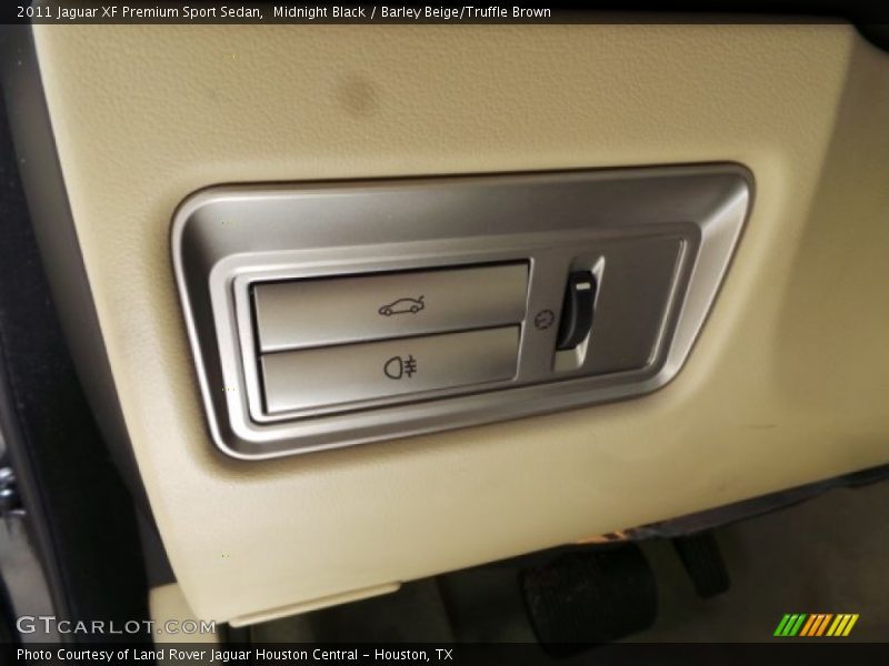 Midnight Black / Barley Beige/Truffle Brown 2011 Jaguar XF Premium Sport Sedan