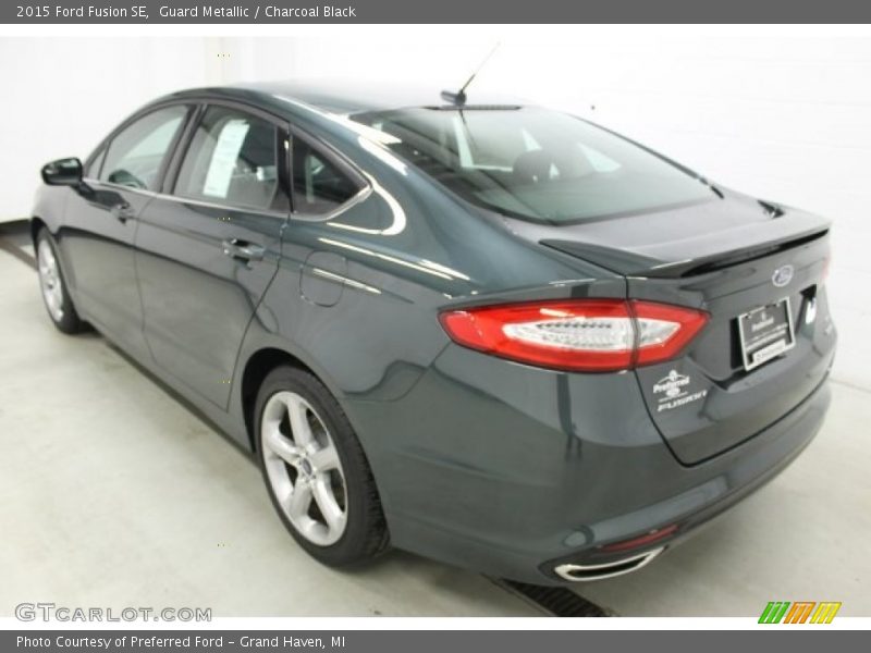 Guard Metallic / Charcoal Black 2015 Ford Fusion SE