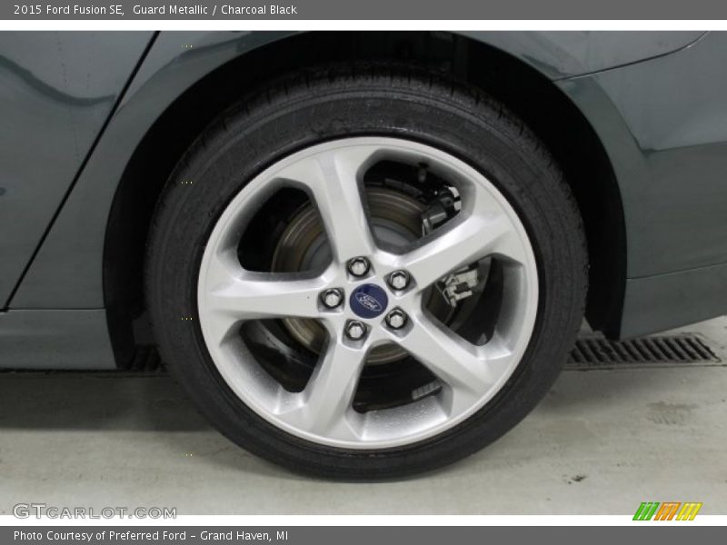 Guard Metallic / Charcoal Black 2015 Ford Fusion SE