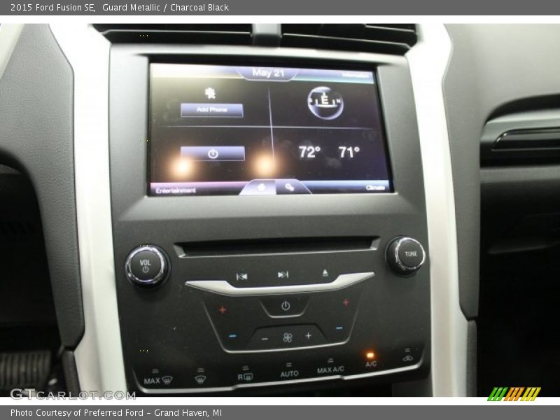 Guard Metallic / Charcoal Black 2015 Ford Fusion SE