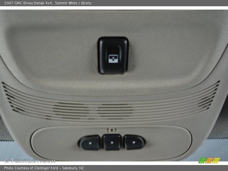 Summit White / Ebony 2007 GMC Envoy Denali 4x4
