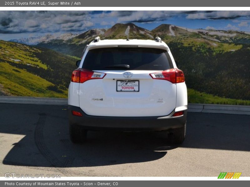 Super White / Ash 2015 Toyota RAV4 LE