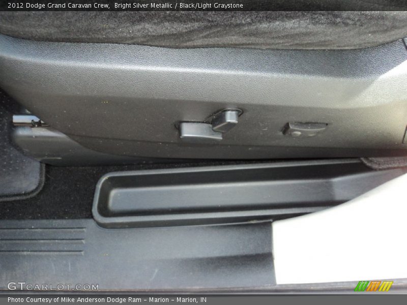 Bright Silver Metallic / Black/Light Graystone 2012 Dodge Grand Caravan Crew
