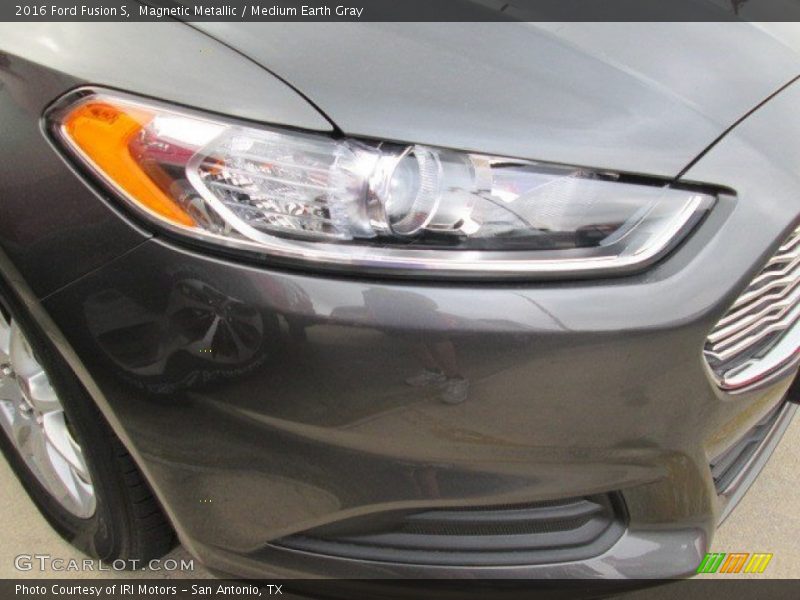 Magnetic Metallic / Medium Earth Gray 2016 Ford Fusion S