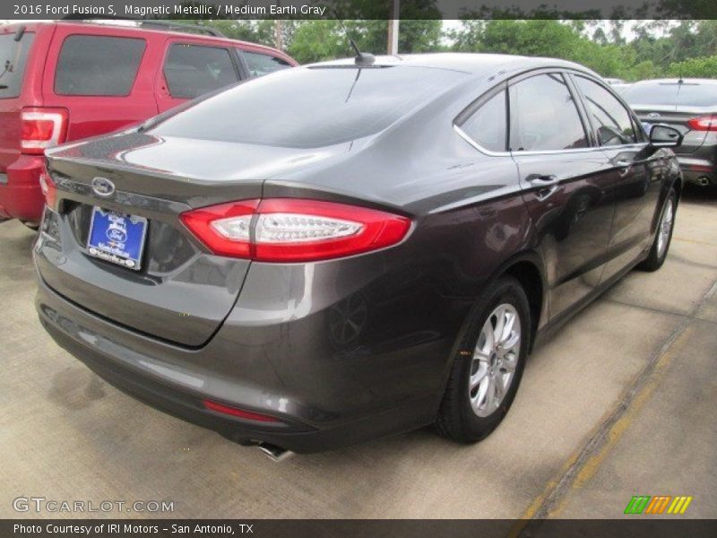 Magnetic Metallic / Medium Earth Gray 2016 Ford Fusion S