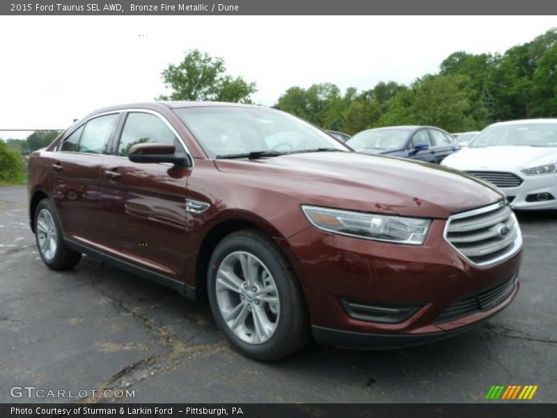Front 3/4 View of 2015 Taurus SEL AWD