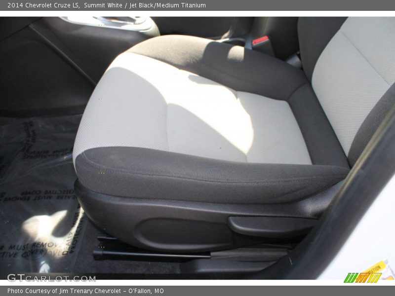 Summit White / Jet Black/Medium Titanium 2014 Chevrolet Cruze LS