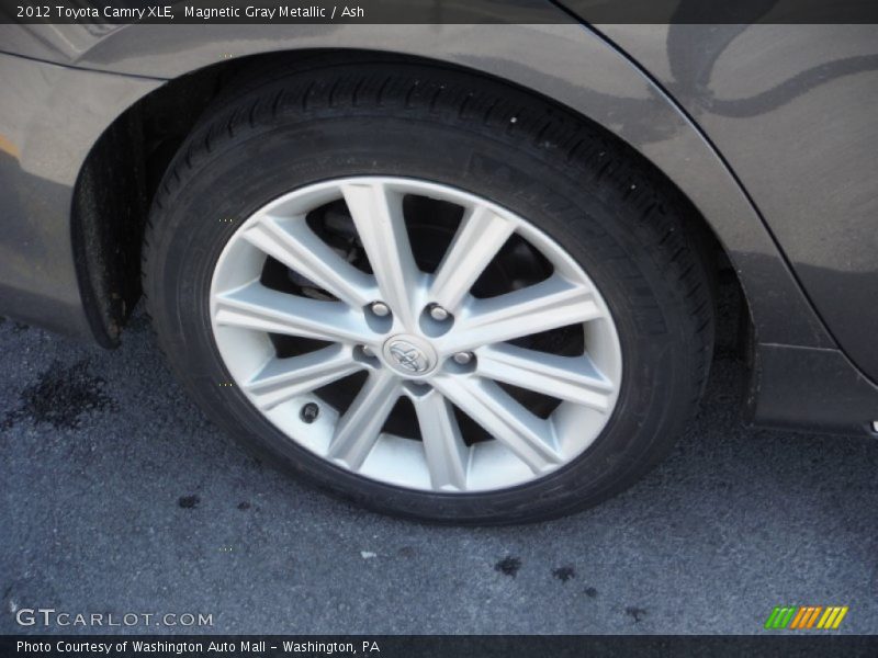 Magnetic Gray Metallic / Ash 2012 Toyota Camry XLE