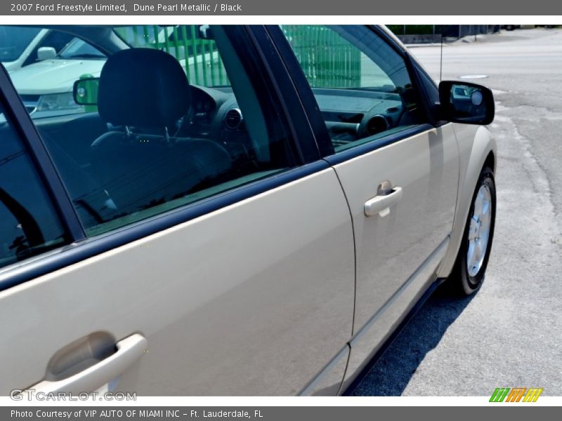 Dune Pearl Metallic / Black 2007 Ford Freestyle Limited