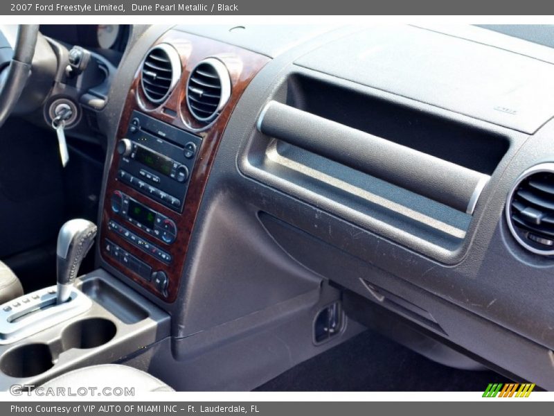 Dune Pearl Metallic / Black 2007 Ford Freestyle Limited