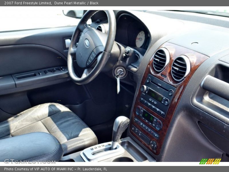 Dune Pearl Metallic / Black 2007 Ford Freestyle Limited