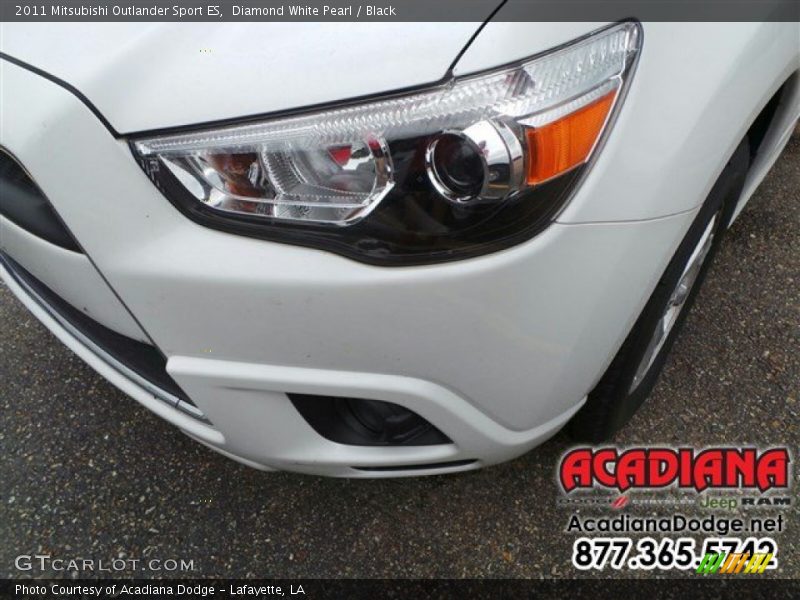 Diamond White Pearl / Black 2011 Mitsubishi Outlander Sport ES