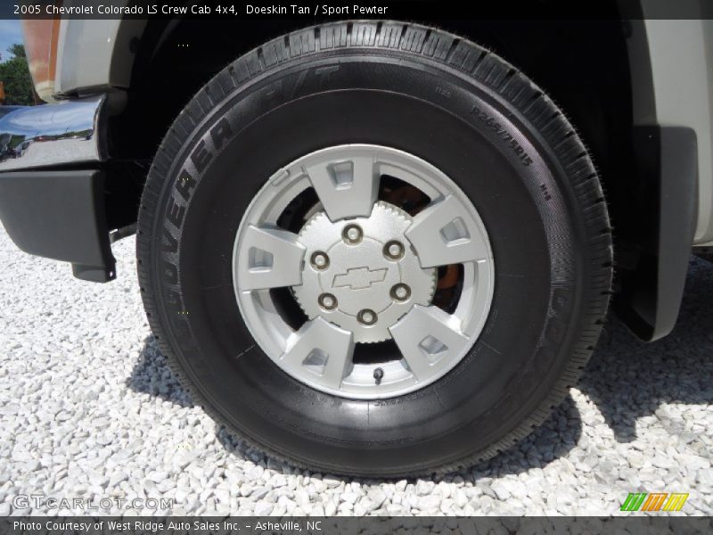 Doeskin Tan / Sport Pewter 2005 Chevrolet Colorado LS Crew Cab 4x4