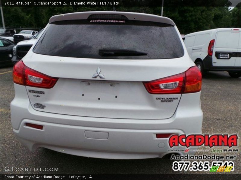 Diamond White Pearl / Black 2011 Mitsubishi Outlander Sport ES