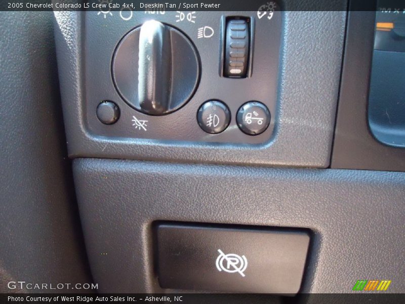 Doeskin Tan / Sport Pewter 2005 Chevrolet Colorado LS Crew Cab 4x4