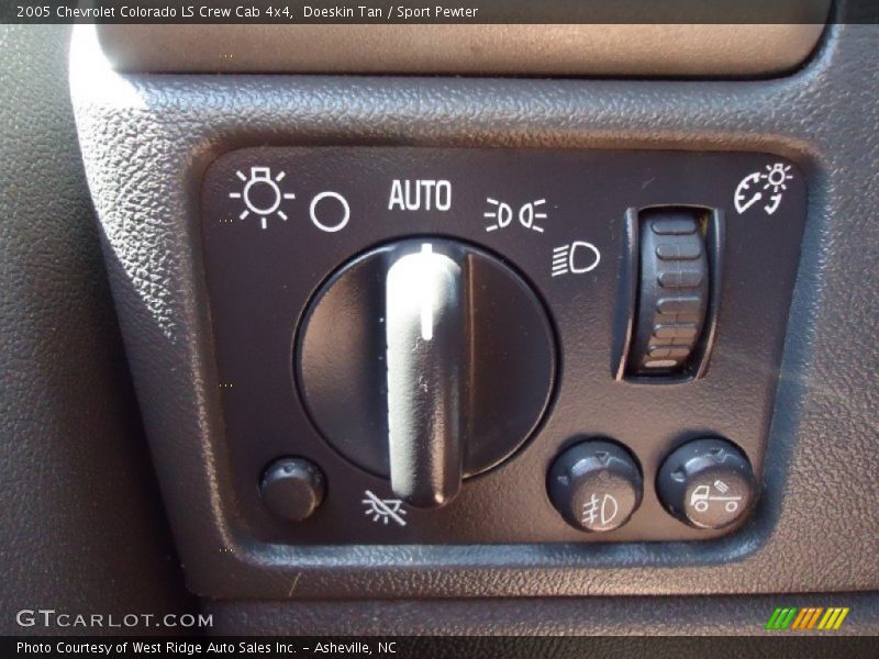 Doeskin Tan / Sport Pewter 2005 Chevrolet Colorado LS Crew Cab 4x4