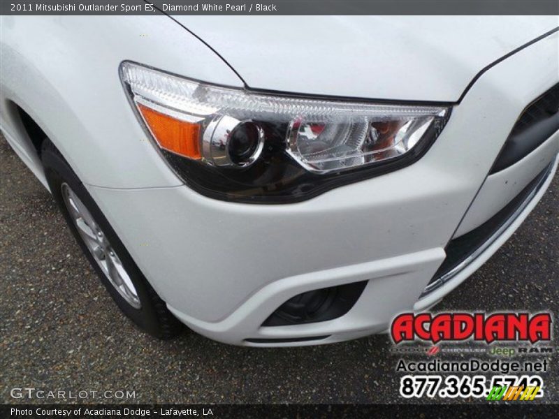 Diamond White Pearl / Black 2011 Mitsubishi Outlander Sport ES