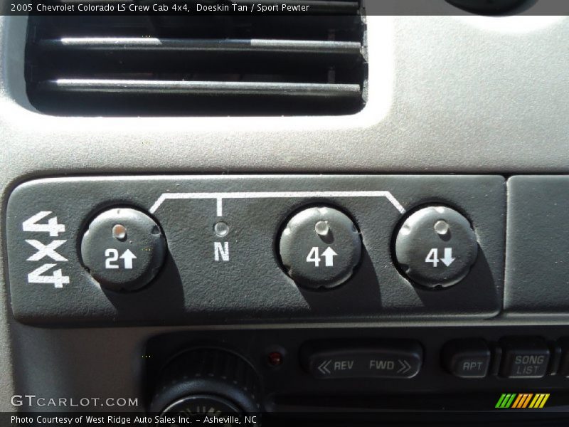 Doeskin Tan / Sport Pewter 2005 Chevrolet Colorado LS Crew Cab 4x4