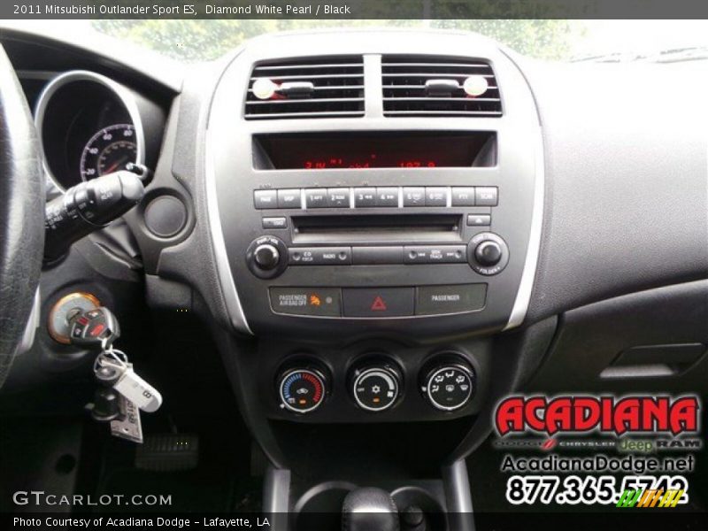 Diamond White Pearl / Black 2011 Mitsubishi Outlander Sport ES