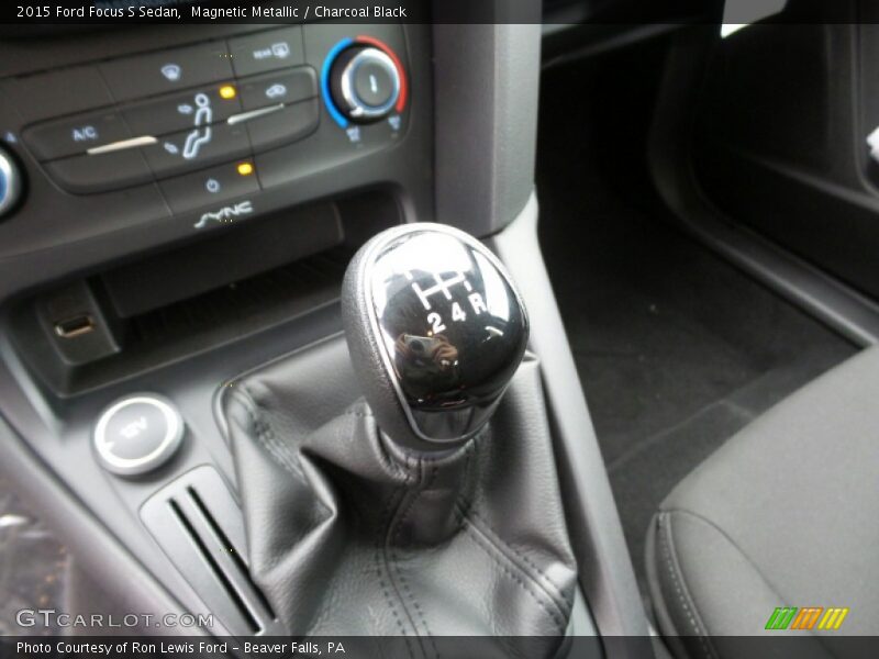 Magnetic Metallic / Charcoal Black 2015 Ford Focus S Sedan