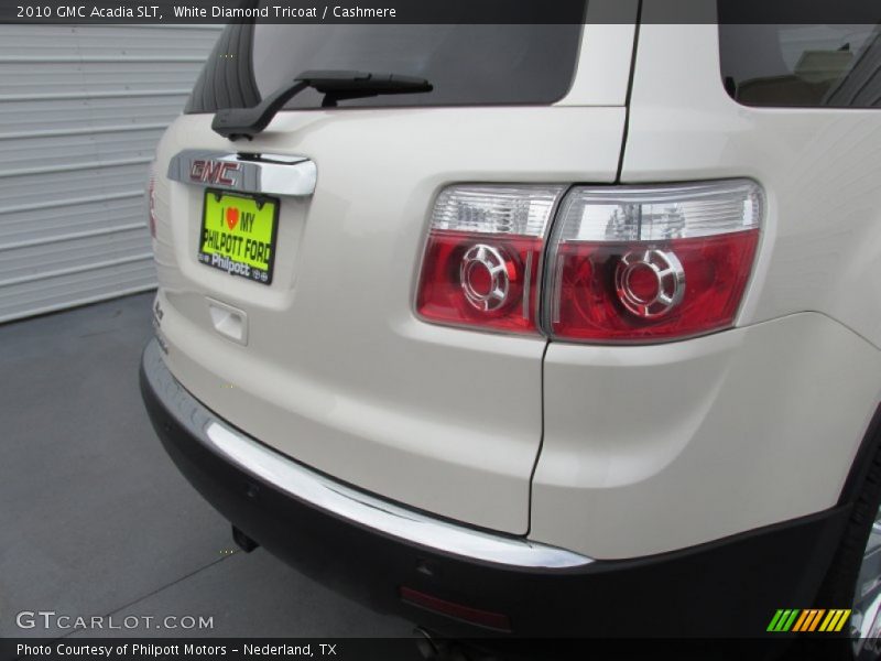White Diamond Tricoat / Cashmere 2010 GMC Acadia SLT