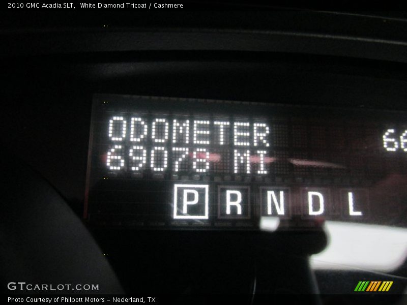 White Diamond Tricoat / Cashmere 2010 GMC Acadia SLT