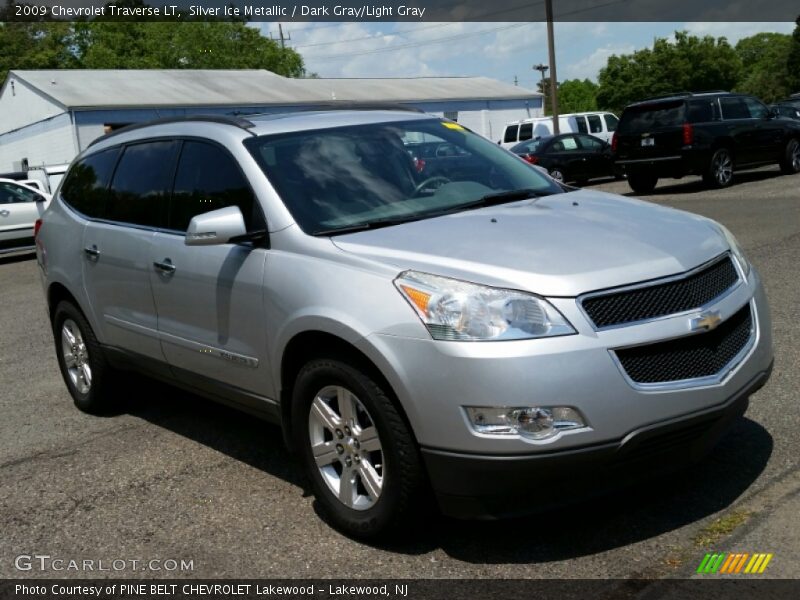 Silver Ice Metallic / Dark Gray/Light Gray 2009 Chevrolet Traverse LT