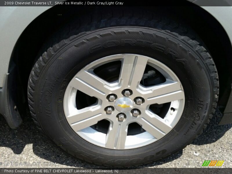 Silver Ice Metallic / Dark Gray/Light Gray 2009 Chevrolet Traverse LT