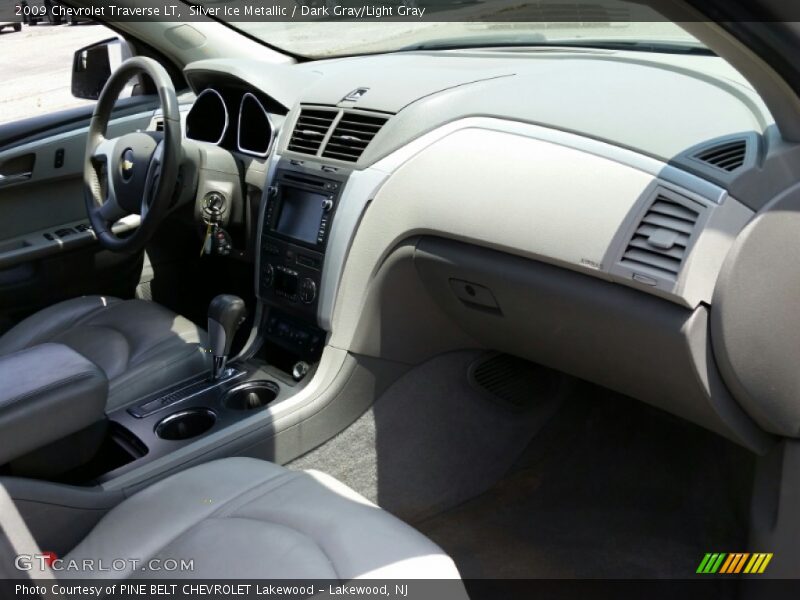 Silver Ice Metallic / Dark Gray/Light Gray 2009 Chevrolet Traverse LT